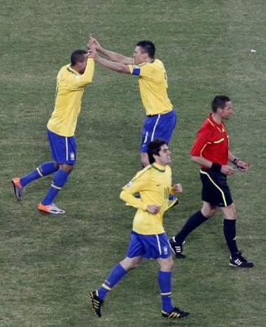 Brazil's Luis Fabiano (top L) celebrates with team mate Lucio, as Kaka (front L) runs near referee Stephane Lannoy of France, after scoring a second goal during a 2010 World Cup Group G soccer match against Ivory Coast at Soccer City stadium in Johannesburg June 20, 2010. REUTERS/Kim Kyung-Hoon (SOUTH AFRICA - Tags: SPORT SOCCER WORLD CUP)