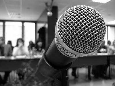 Twitter en cursos y congresos: un experimento Twitter en cursos y congresos: un experimento