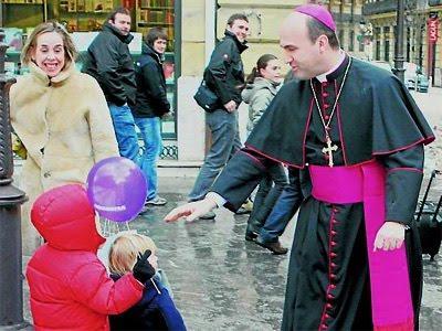 Munilla quiere desterrar a un teólogo franciscano.