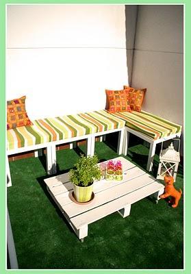 El banco de terraza de haruki con mesas lack