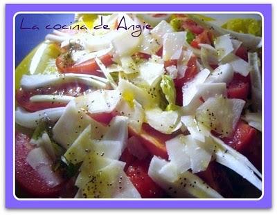 ENSALADA CON VINAGRETA DE VIOLETAS Y SEMILLAS DE AMAPOLA