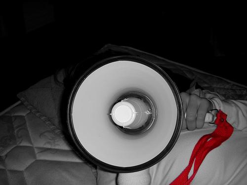 Dame un grito al oido. por Chaquetadepollo..