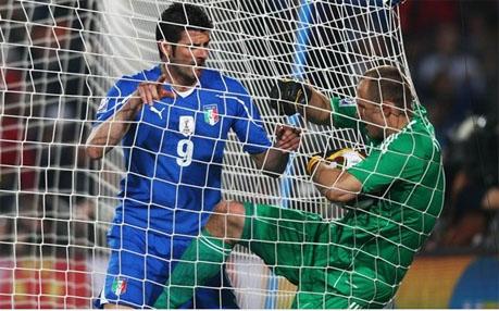 Tras el 1-2, el arquero Mucha debio irse expulsado por agresión