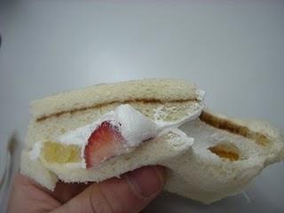 Sandwich de nocilla, fresa y kiwi