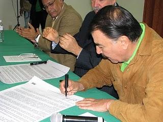 Firma candidato a la gobernatura de Tlaxcala compromiso con Libertad de Expresión