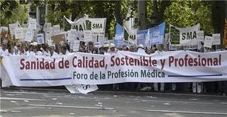 Médicos y farmacéuticos claman en Madrid por el sostenimiento de la sanidad pública