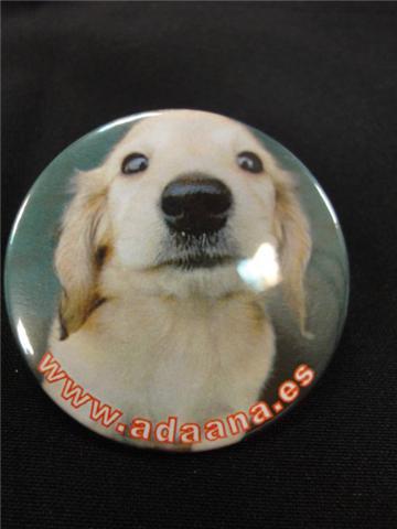 Chapas a favor de los perritos de Adaana