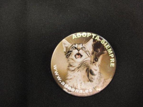 Chapas a favor de los perritos de Adaana