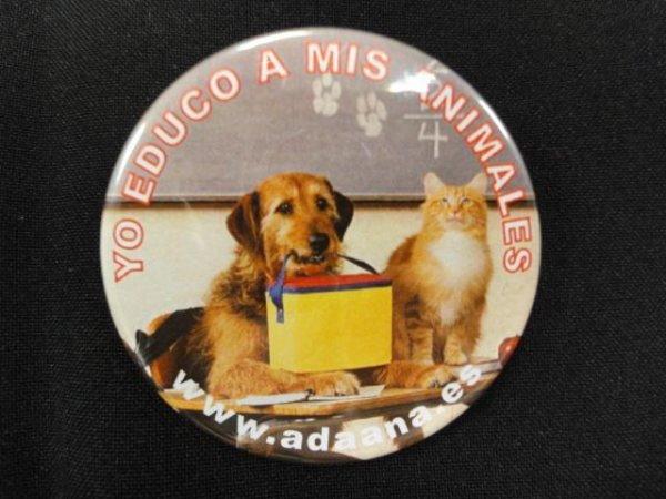 Chapas a favor de los perritos de Adaana