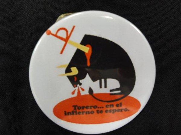 Chapas a favor de los perritos de Adaana