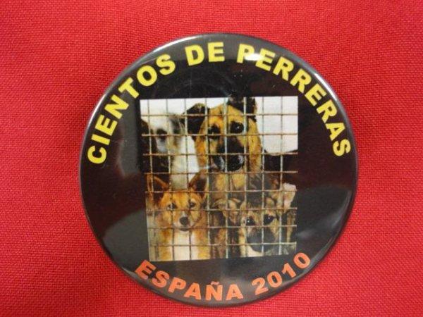 Chapas a favor de los perritos de Adaana