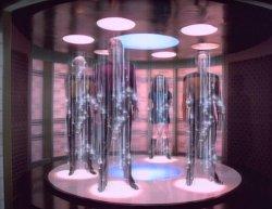 Imagen de «La Nueva Generación» que muestra a los protagonistas teleportándose en el transportador del Enterprise
