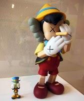 KAWS DEL ARTE EN LA CALLE A LA BOTELLA