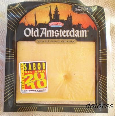 FLANES DE QUESO OLD AMSTERDAM CON SALSA DE  PERAS  Y  NUECES