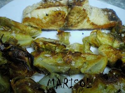 Alcachofas confitadas y lomo de bonito