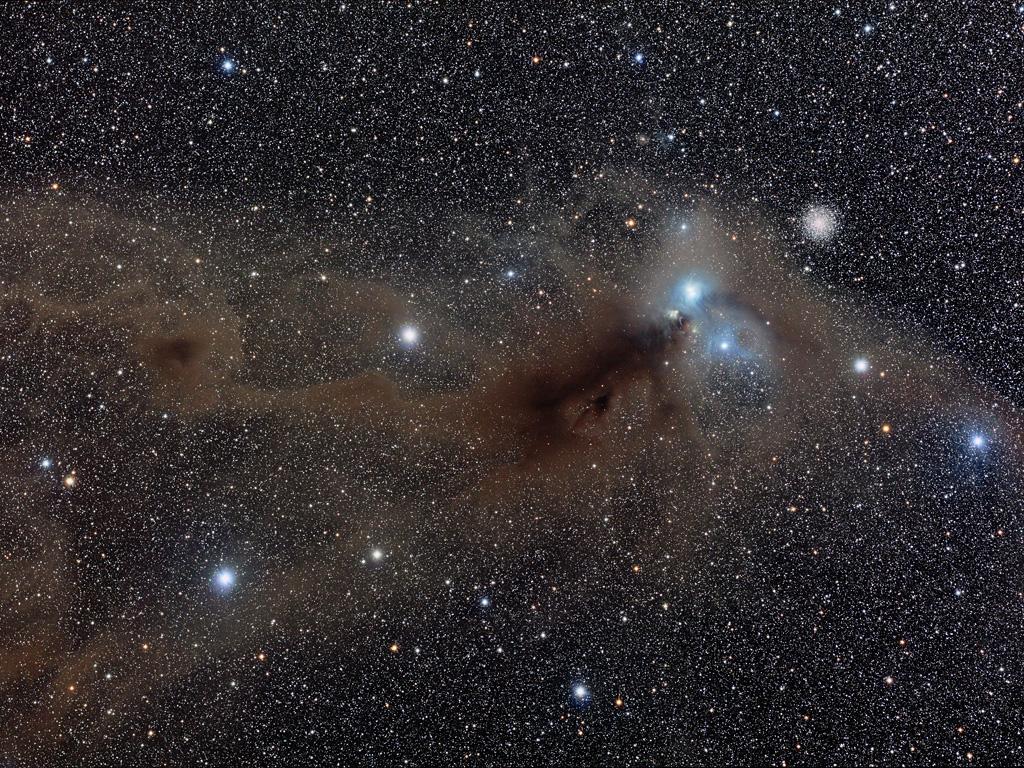 R Coronae Australis: Una acuarela cósmica