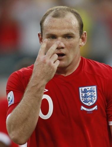 England's Wayne Rooney complains to assistant referee about a goal during the 2010 World Cup second round soccer match against Germany at Free State stadium in Bloemfontein June 27, 2010.    REUTERS/Eddie Keogh (SOUTH AFRICA - Tags: SPORT SOCCER WORLD CUP)