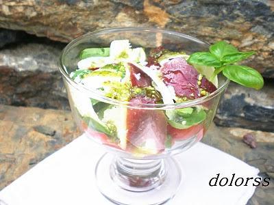 ENSALADA CON JAMÓN DE PATO Y PESTO