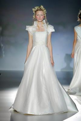 VICTORIO & LUCCHINO: AMOR DE MARGARITA 2014-Barcelona Bridal Week 2013-