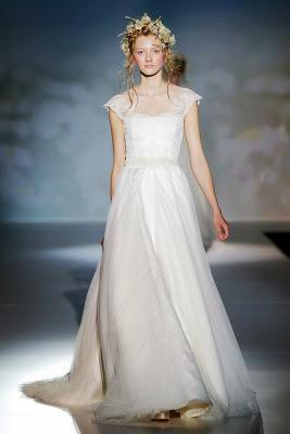 VICTORIO & LUCCHINO: AMOR DE MARGARITA 2014-Barcelona Bridal Week 2013-