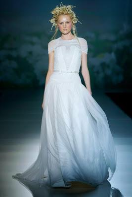 VICTORIO & LUCCHINO: AMOR DE MARGARITA 2014-Barcelona Bridal Week 2013-