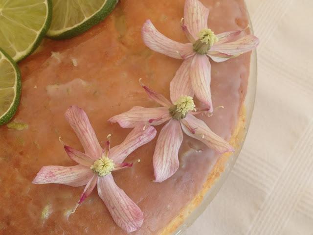 Tarta de gin tonic con glaseado de ginebra y lima