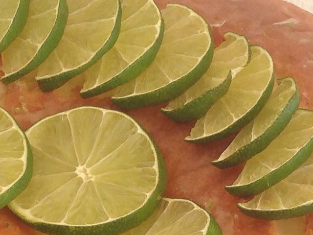 Tarta de gin tonic con glaseado de ginebra y lima