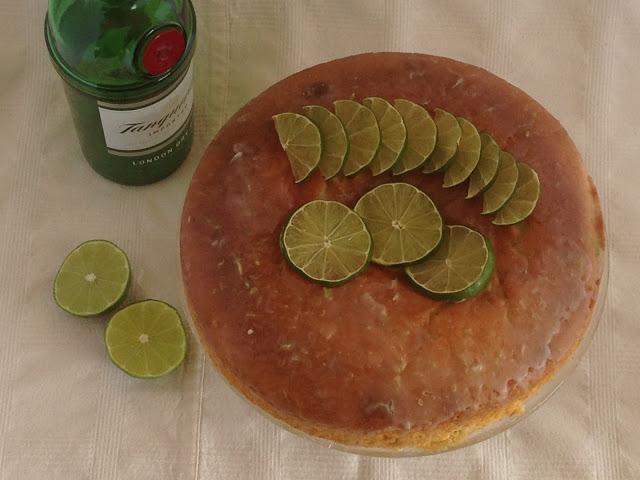 Tarta de gin tonic con glaseado de ginebra y lima