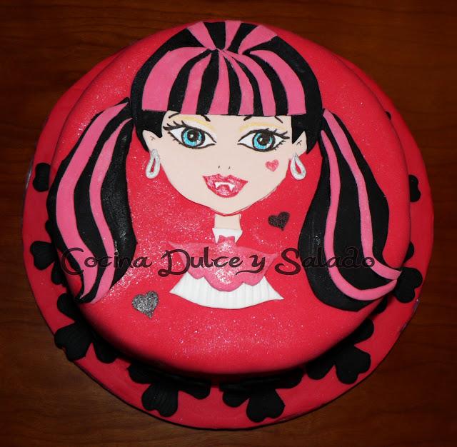 Tarta Draculaura (Monsters) para Lucía