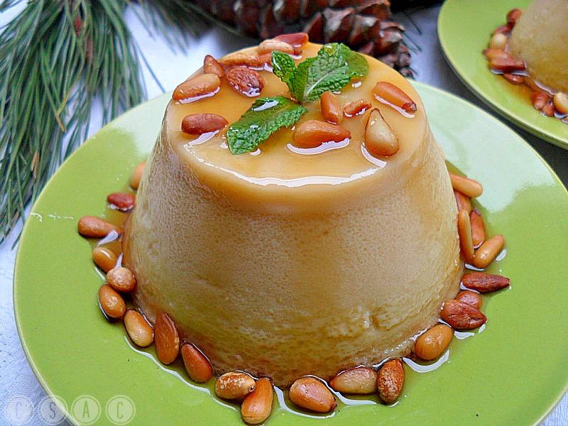 Flan de piñones y miel