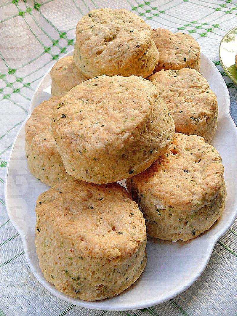 Scones salados de ajo y perejil