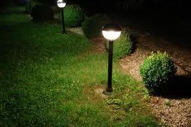 Como Iluminar nuestro Jardín Como Iluminar nuestro Jardín