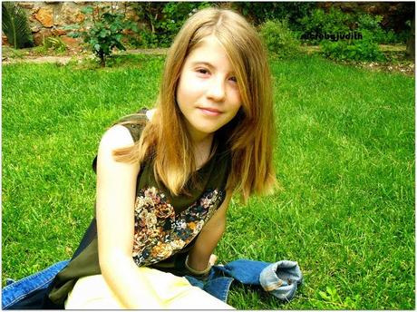 TWO LOOKS AND A PRESENTATION TWO LOOKS AND A PRESENTATION