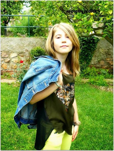 TWO LOOKS AND A PRESENTATION TWO LOOKS AND A PRESENTATION