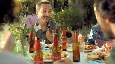 Love Of Lesbian Protagonizan el Nuevo Anuncio de Estrella Damm