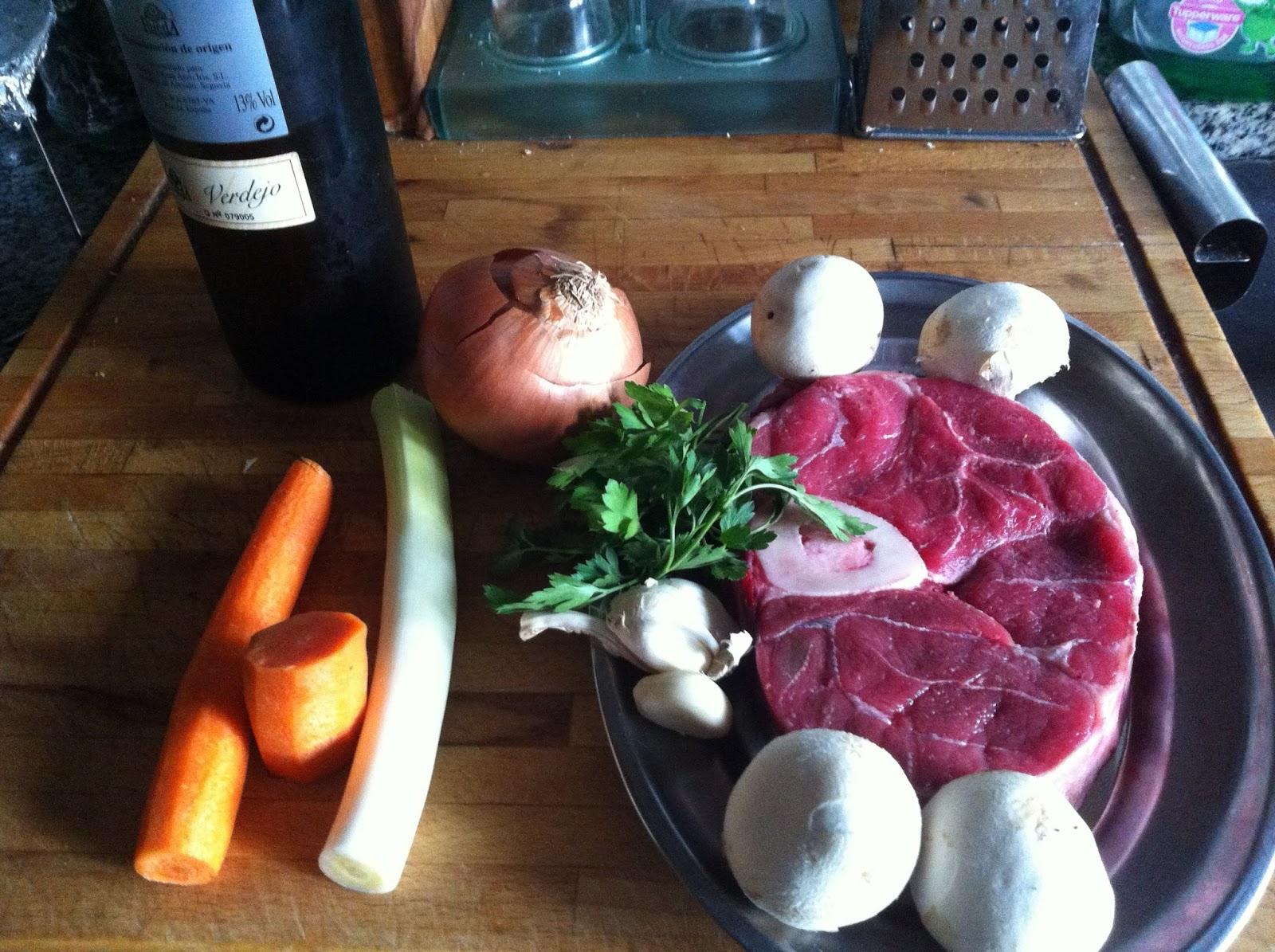 Osobuco de ternera en salsa con tallarines