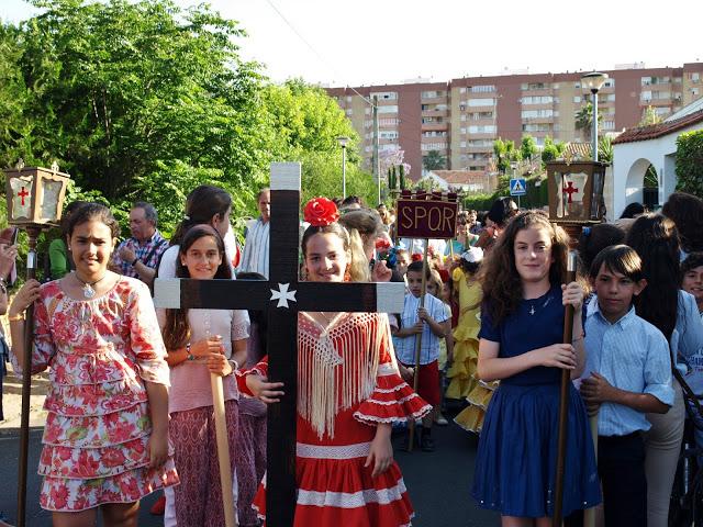 La Cruz de Mayo del Colegio Los Rosales. (2): la procesión.