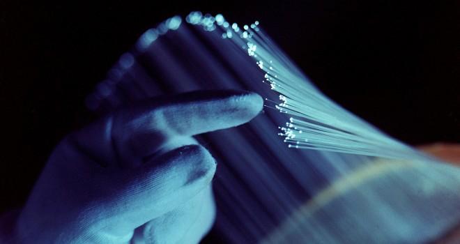 Descubren revolucionario nuevo método para enviar información por fibra óptica