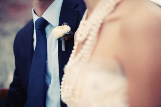 traje azul para un novio clasico