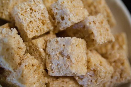 Los famosos dulces de los cereales de arroz con nubes o marshmallow