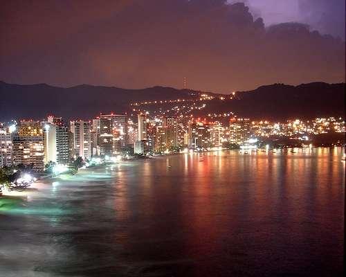 Acapulco Zona Dorada Boulevard Mexicano