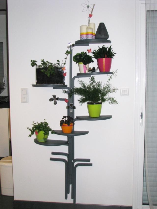 Ikea Hack: Taburetes Frosta convertidos en estantería