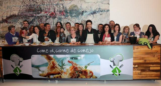 Conejo a la cazadora. Come ok, come carne de conejo. Cocinando al lado de Pepe Rodríguez Rey