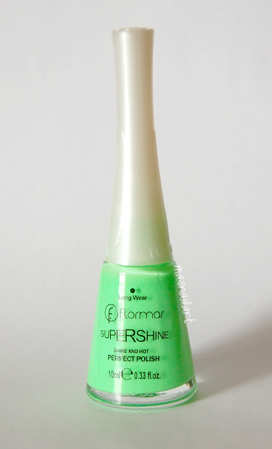 Review: Esmalte verde lima pastel neón 49 Flormar - Supershine.