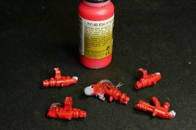 luces con rojo escarlata de Vallejo Model Air en las armas pesadas