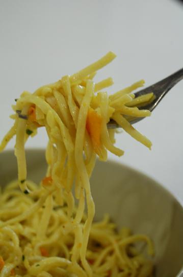 ESPAGHETTIS o FETTUCCINI AL CILANTRO Y CURRY