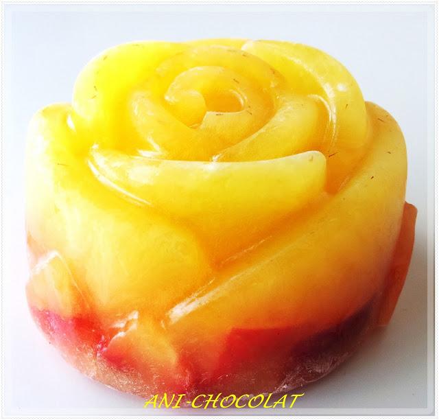 Gelatina de limón con fresas naturales