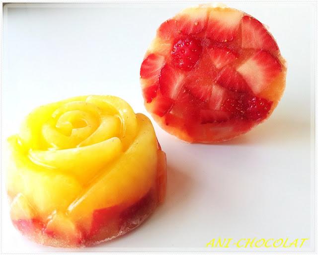 Gelatina de limón con fresas naturales