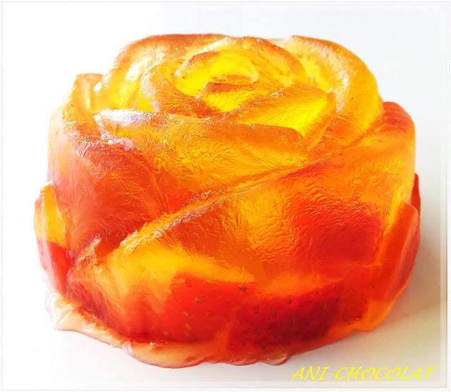 Gelatina de limón con fresas naturales