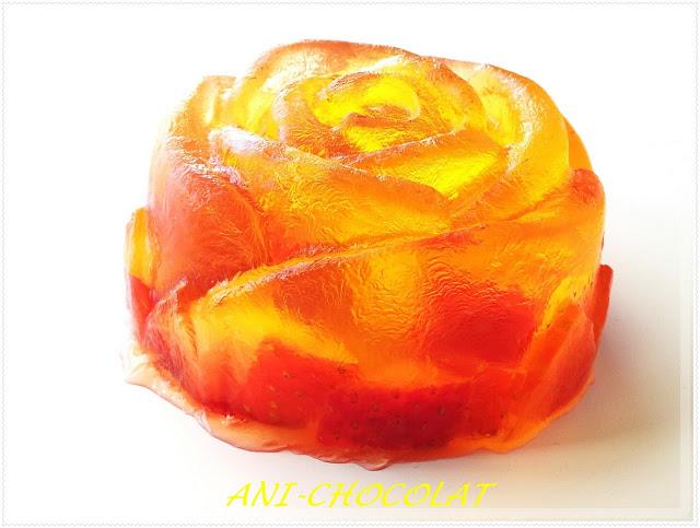 Gelatina de limón con fresas naturales